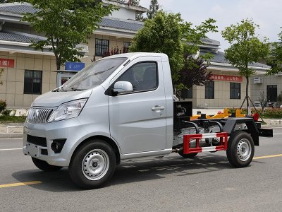 長(zhǎng)安2900勾臂垃圾車(chē)