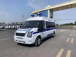 國六福特V348長軸中頂救護(hù)車